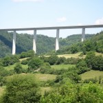 windkraftanlagen-unter-bruecken