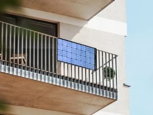 guerilla-photovoltaik-solarmodul-balkon