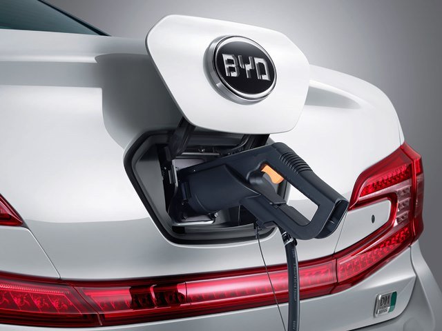 byd-batteriezellfertigung-elektroautos-heimspeicher