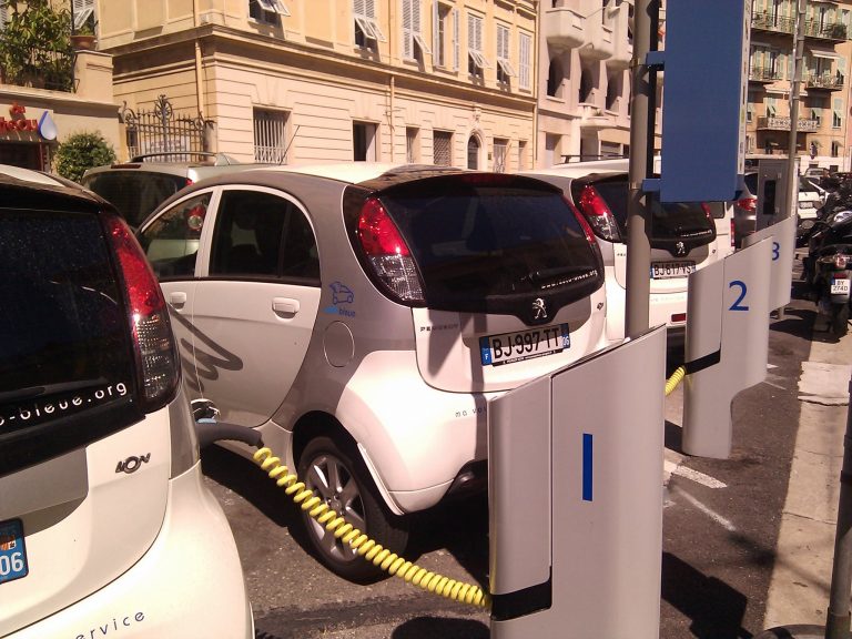 Elektroautos sind selbst mit Kohlestrom sauberer als Verbrenner